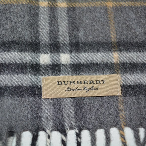 NWT BURBERRY VINTAGE CHECK CASHMERE SCARF - Picture 2 of 6